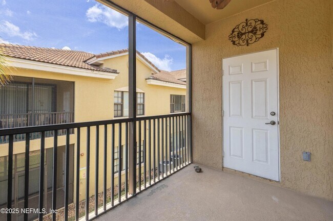 Building Photo - 135 Calle el Jardin