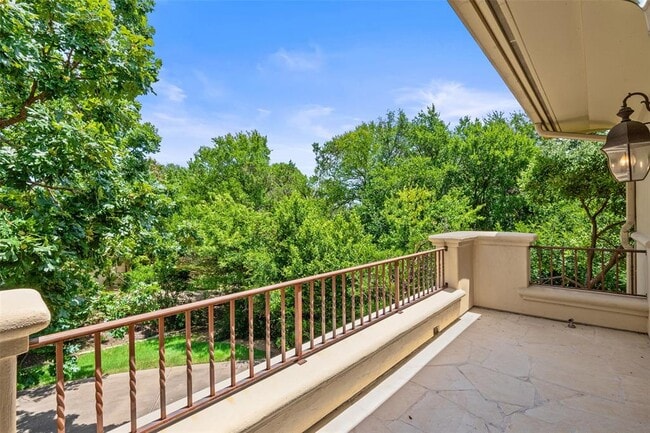 Building Photo - 602 Las Lomas Dr