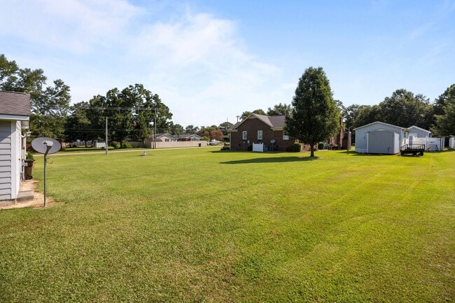 Building Photo - Two bedroom in Coats, NC!