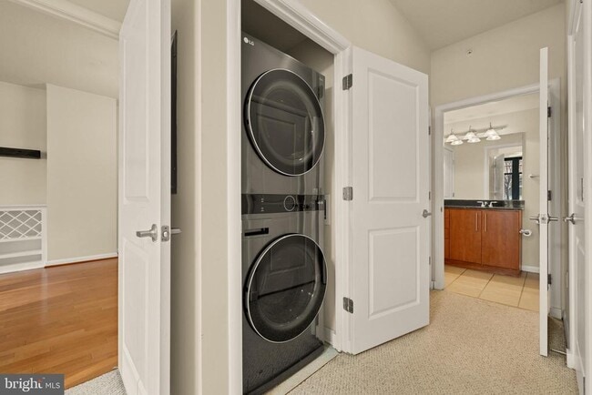 Building Photo - 1021 N Garfield St