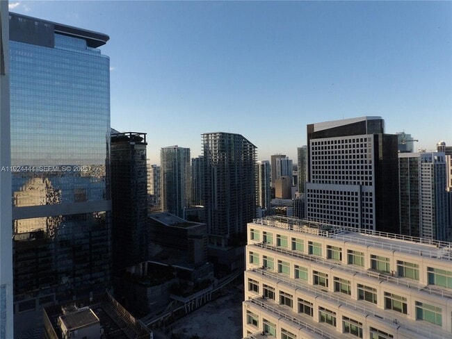 Building Photo - 950 Brickell Bay Dr