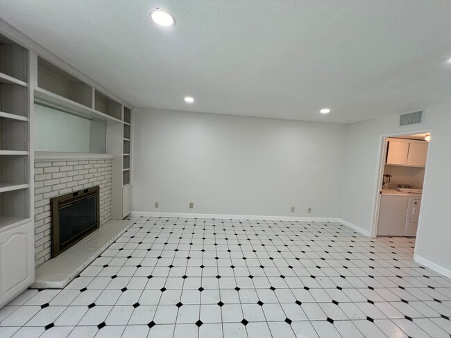 Building Photo - Great Large House ready for you to Make it a Home