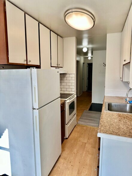 Building Photo - Apline B Apartments
