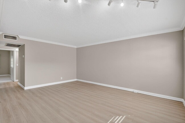 Building Photo - 277 Brighton G