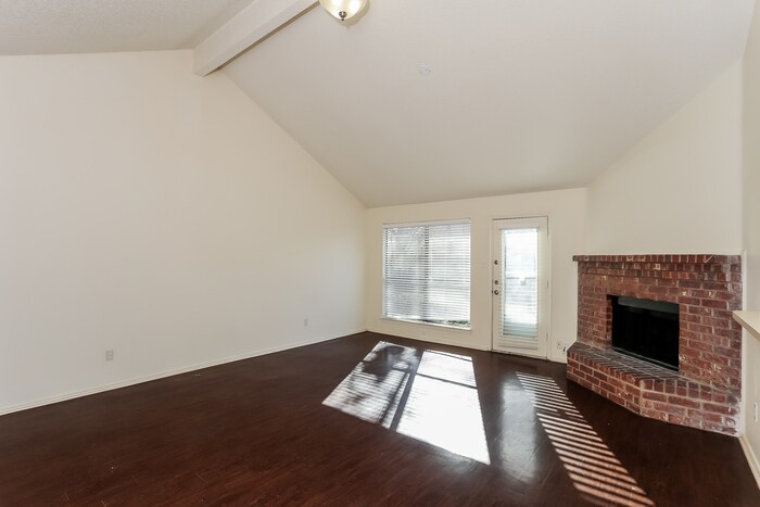 Building Photo - 827 Bentle Ct