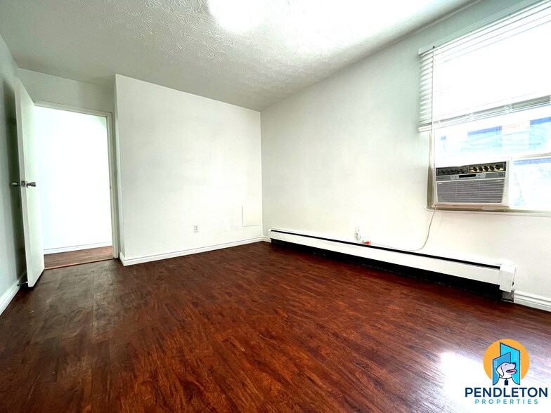 Building Photo - 525 E 13th St