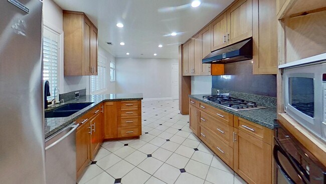 Building Photo - 3713 Justine Dr