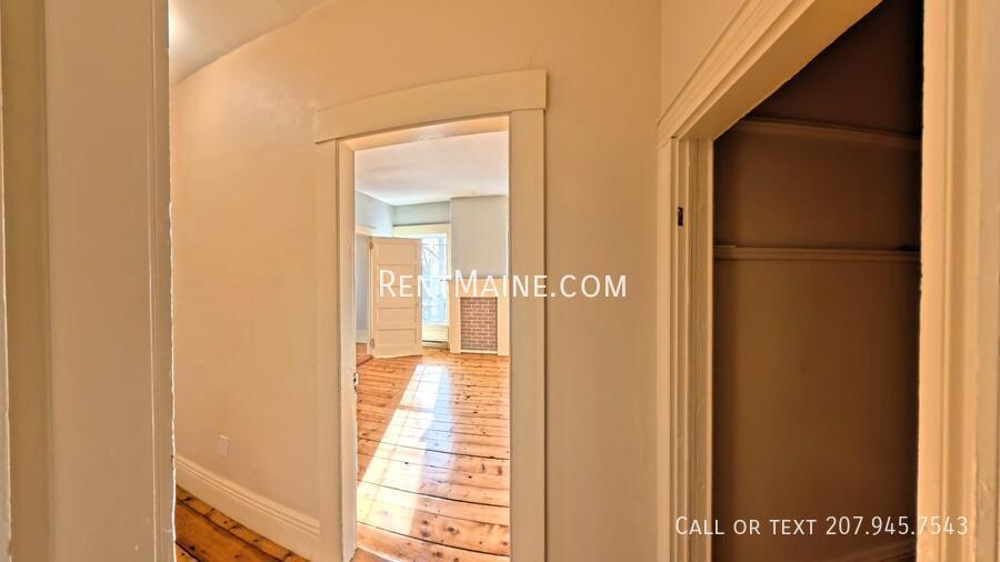 Building Photo - 3 Cushing St