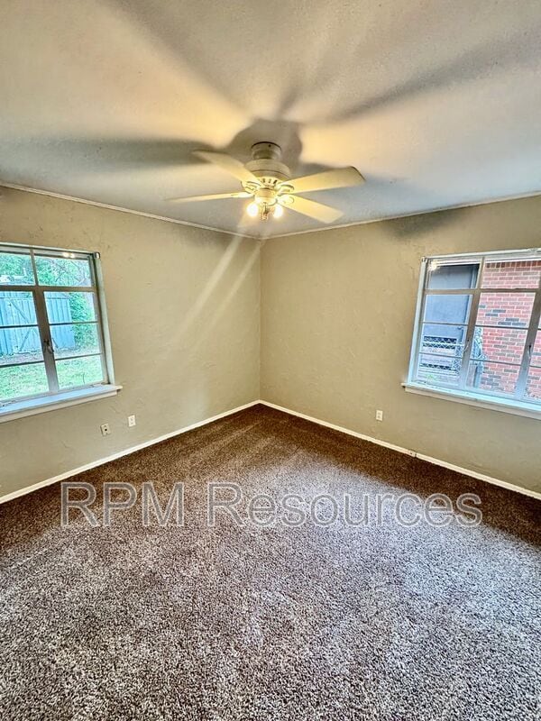 Building Photo - 2137 Barclay Rd