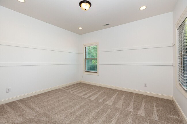Building Photo - Stunning 5-Bedroom, 5-Bathroom Home with Chef's Kitchen and Luxurious Features