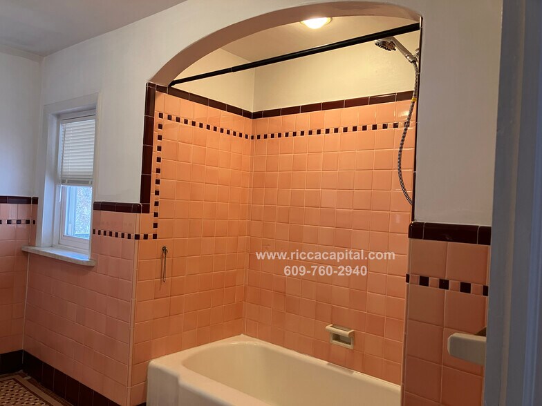 Building Photo - 685 Egg Harbor Rd