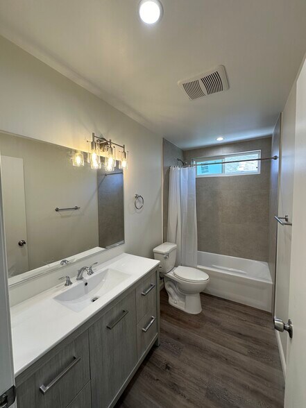 Building Photo - 3623 W 105th St