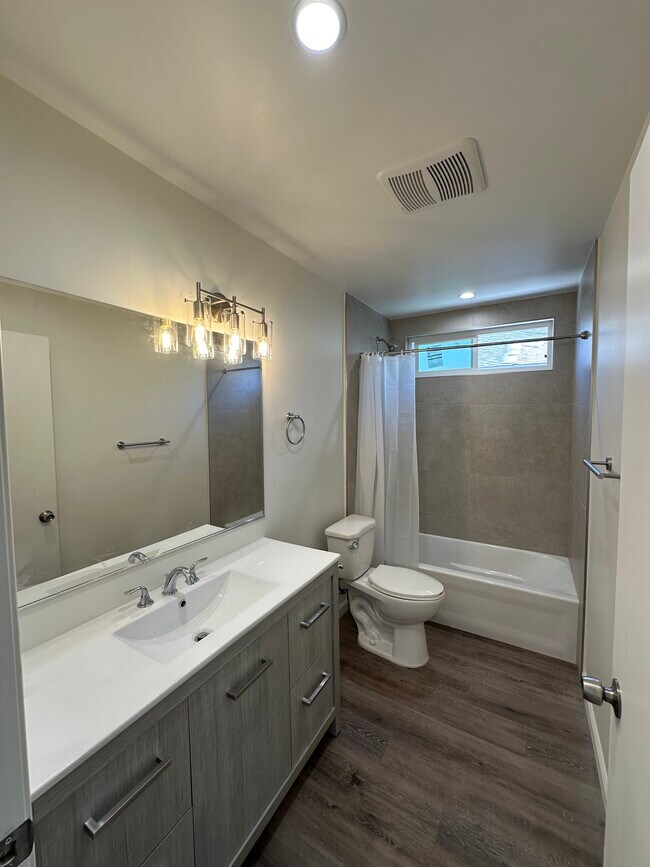 Building Photo - 3623 W 105th St