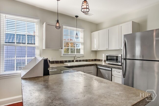 Building Photo - 303 W Henry St