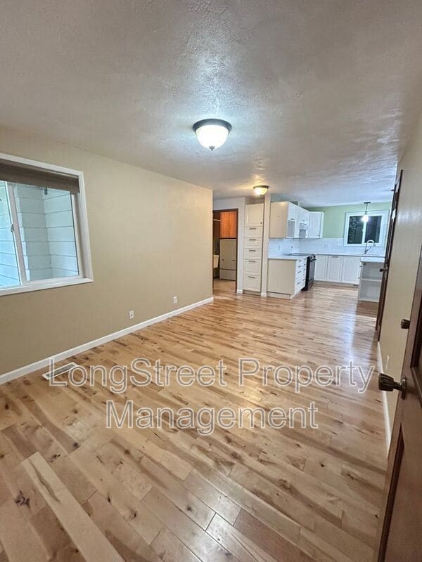 Building Photo - 3325 NW Circle Blvd