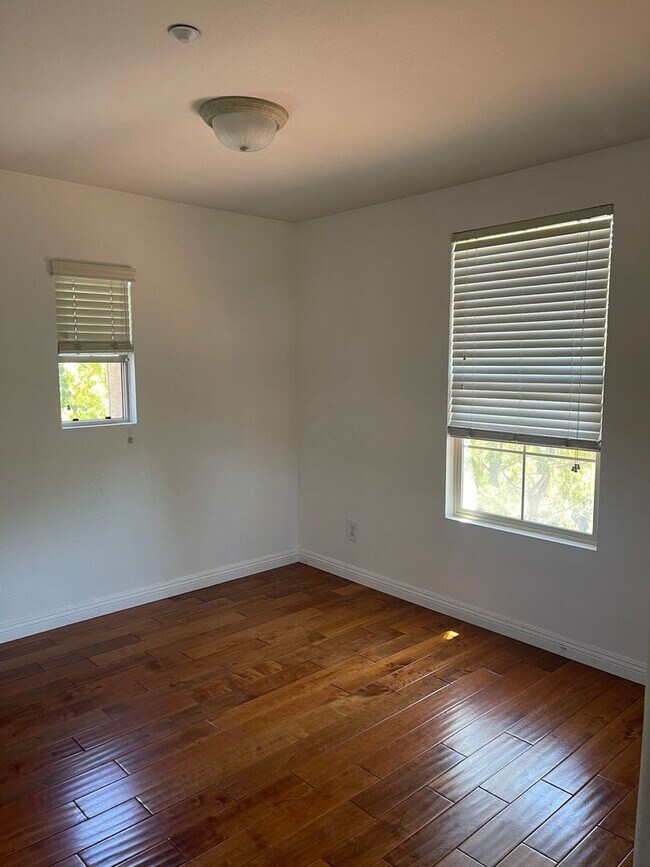 Building Photo - 2207 Huntington Point Rd