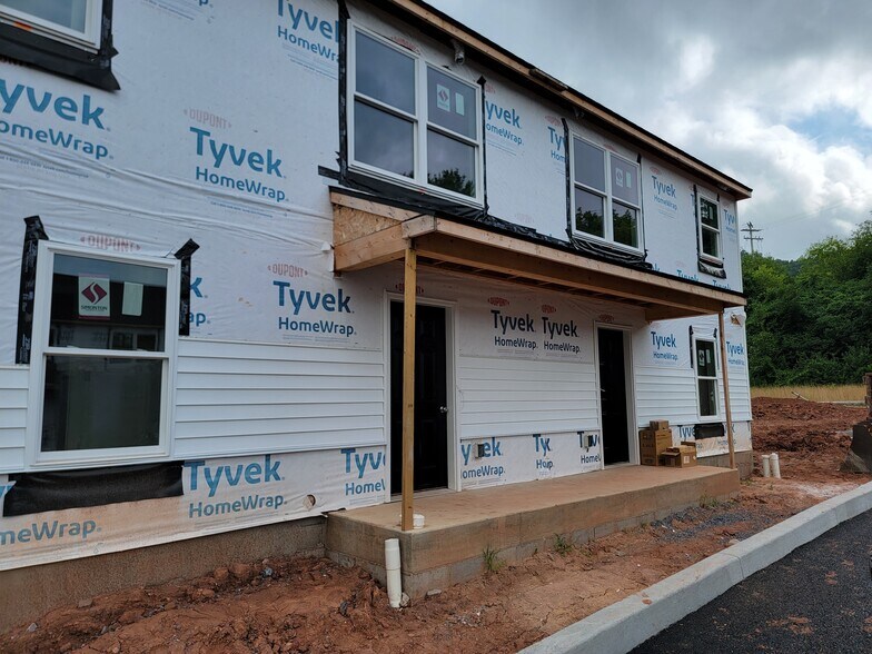 Building Photo - 1334 Reading Rd
