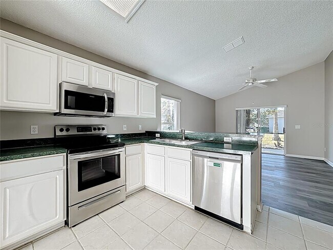 Building Photo - 13642 Emeraldview Dr