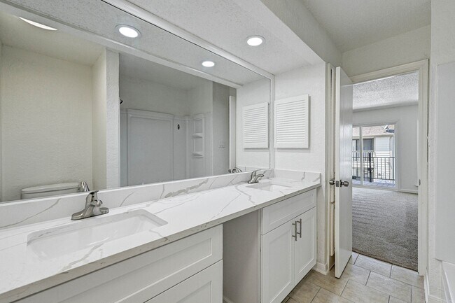 Building Photo - 2022 Lakewood Ct