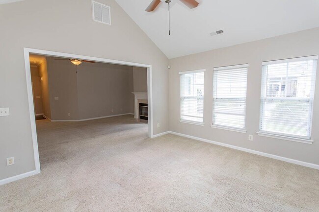 Building Photo - 384 Esher Ct