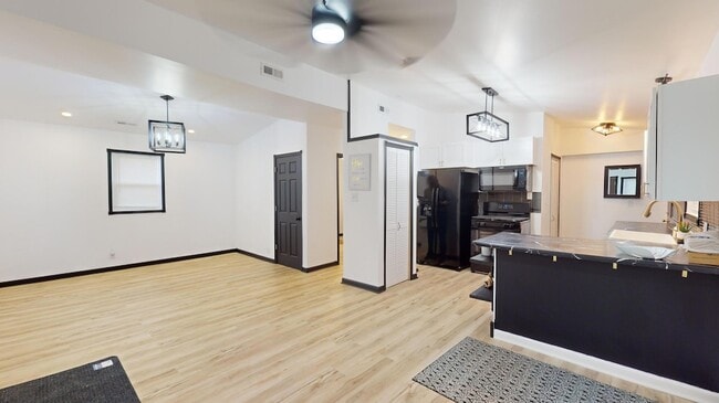 Building Photo - 737 E 47th Ave