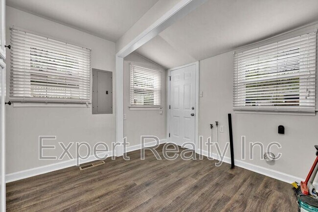 Building Photo - 7119 1st Ave S