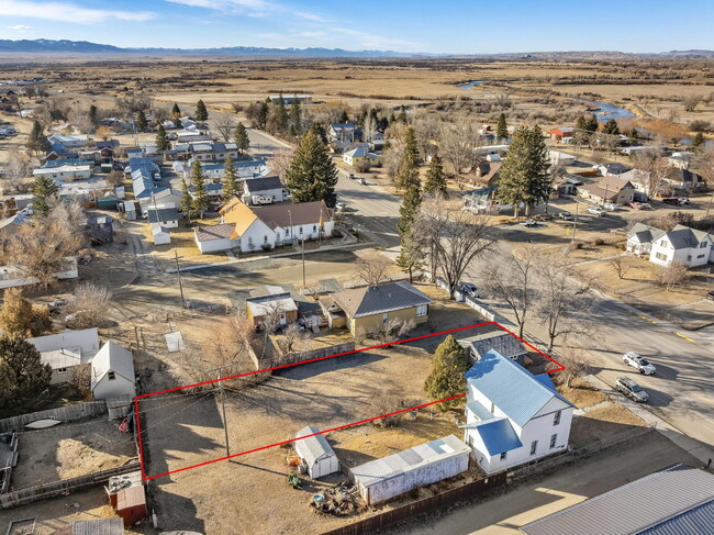 Building Photo - Simple Living, Beautifully Done