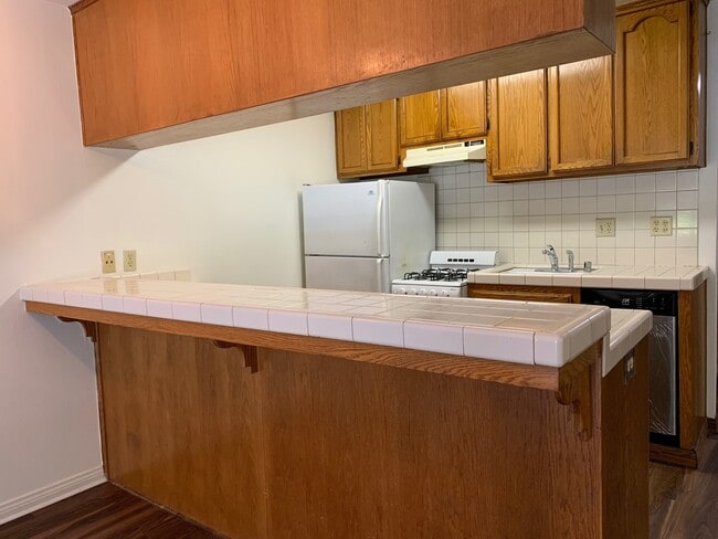 Building Photo - Los Caballeros #119-A