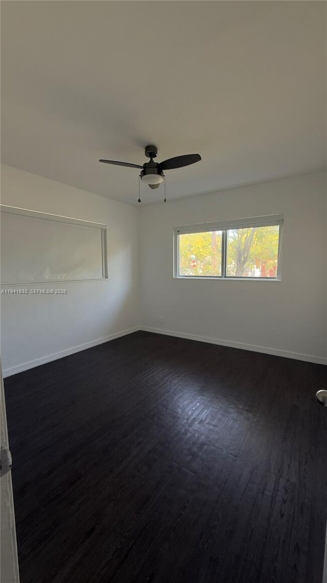 Building Photo - 2000 SW 13th Ct