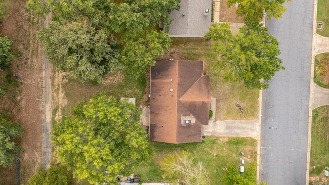 Building Photo - 19 Oak Forest Dr