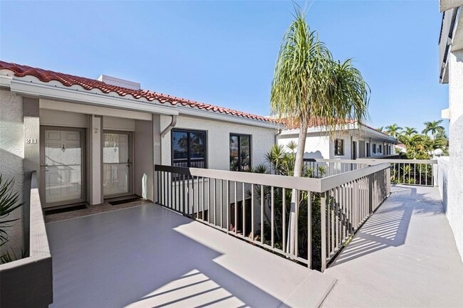 Building Photo - 6365 Bahia Del Mar Blvd S