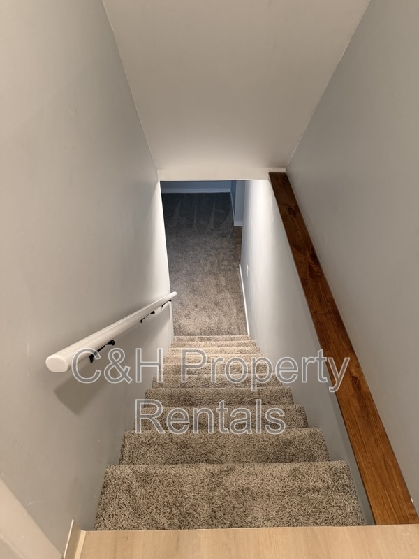 Building Photo - 915 Avenue F