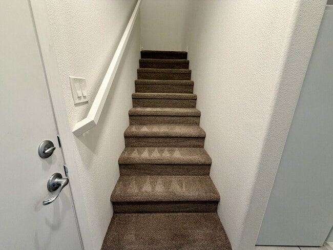 Building Photo - 3 BED 2.5 BATH 2 CAR GARAGE TOWNHOUSE FOR RENT LOCATED IN CADENCE MASTER COMMUNITY