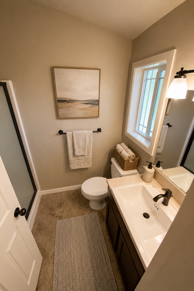 Building Photo - Spacious Selah Townhome with Dual Suites & Walk-In Closets. AND are giving you $250 Off!