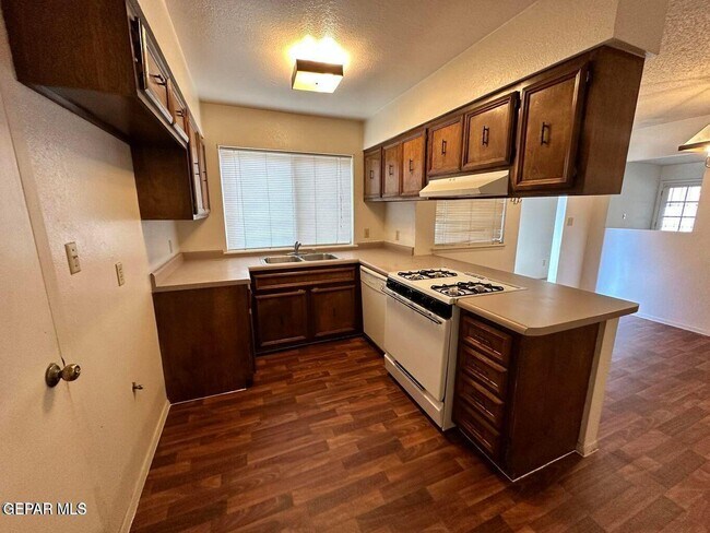 Building Photo - 2827 Anise Dr