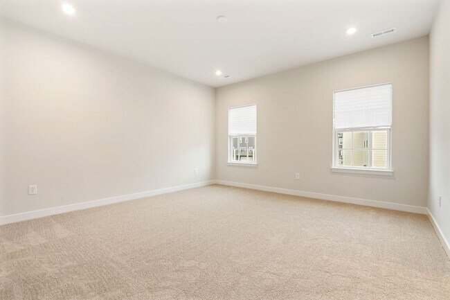 Building Photo - Available NOW! 4 Bed, 4 Bath in 751-South Neighborhood!