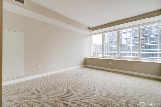 Building Photo - 301 Mission St