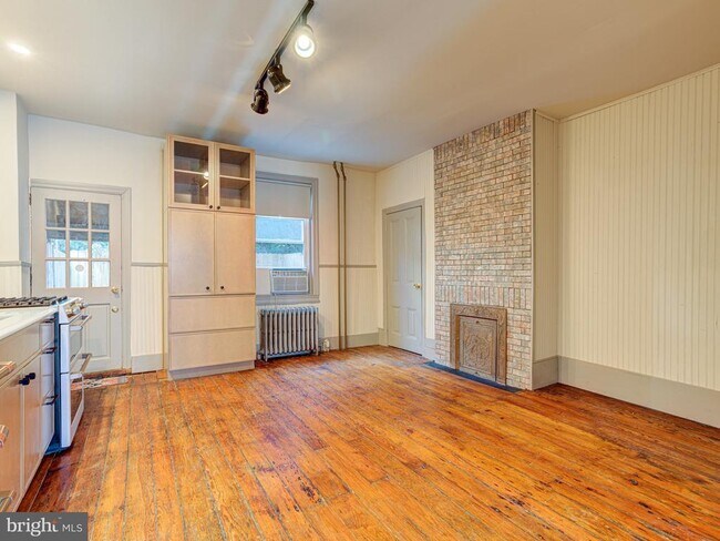 Building Photo - 1439 N Howard St