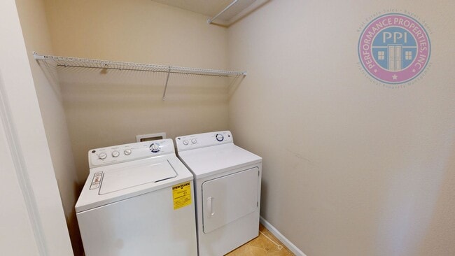 Building Photo - DEPOSIT FREE MOVE-IN WITH OBLIGO!  Orenco ...