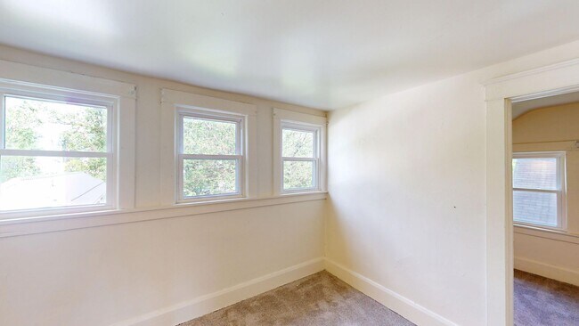 Building Photo - 210 Perry St