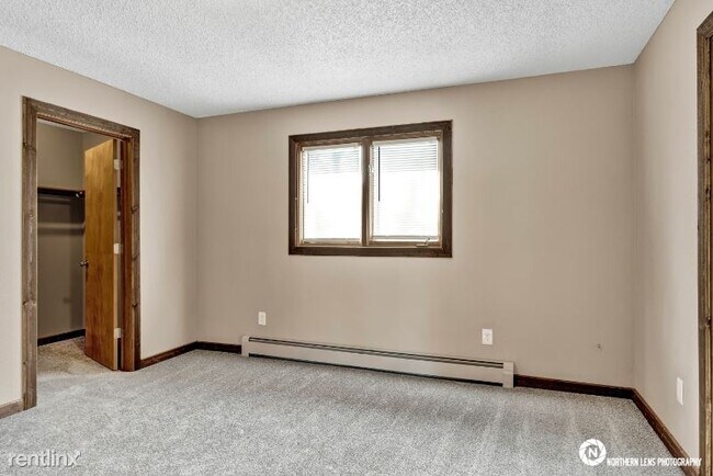 Building Photo - 8807 Washburn St