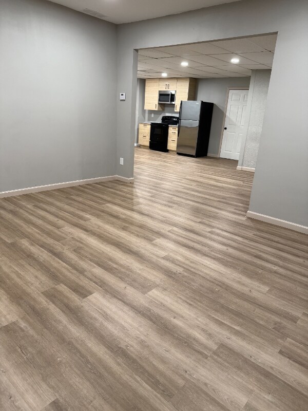 Building Photo - 202 Oakwood Cir