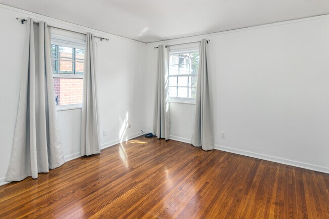 Building Photo - 2041 Fair Oaks Ave