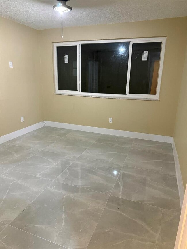 Building Photo - 2336 NW 35th St