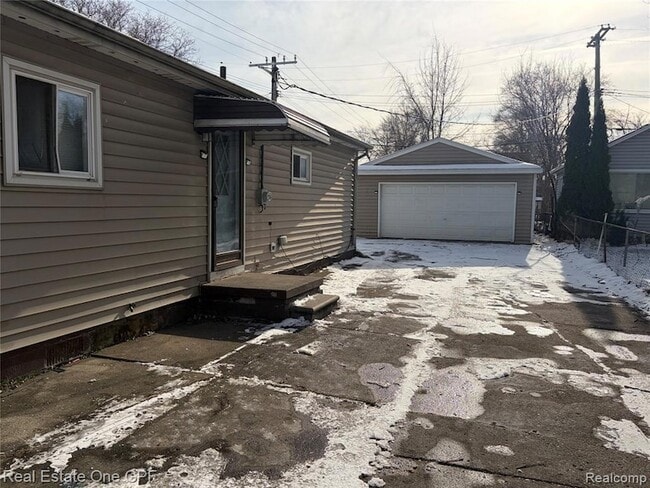 Building Photo - 14960 Alberta Ave