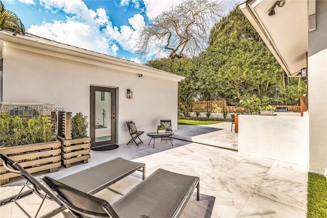 Building Photo - 320 NE 88th St