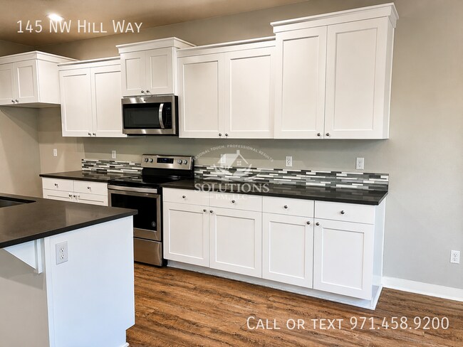 Building Photo - 145 NW Hill Way