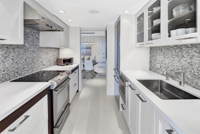 Building Photo - 2715 N Ocean Blvd