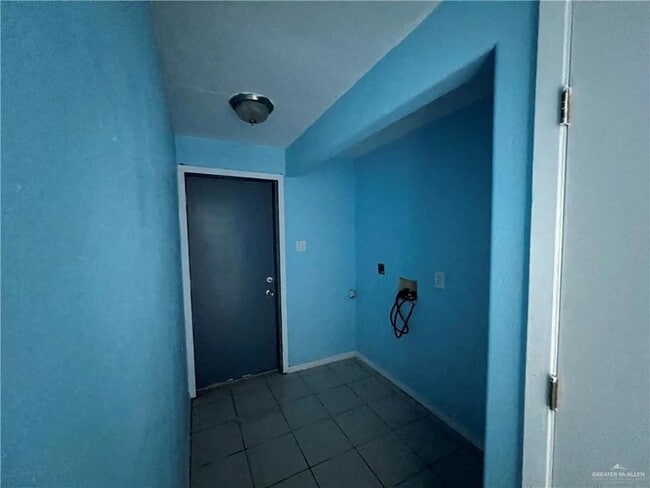 Building Photo - 1015 Martinez St