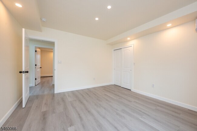 Building Photo - 58 Zeliff Ave